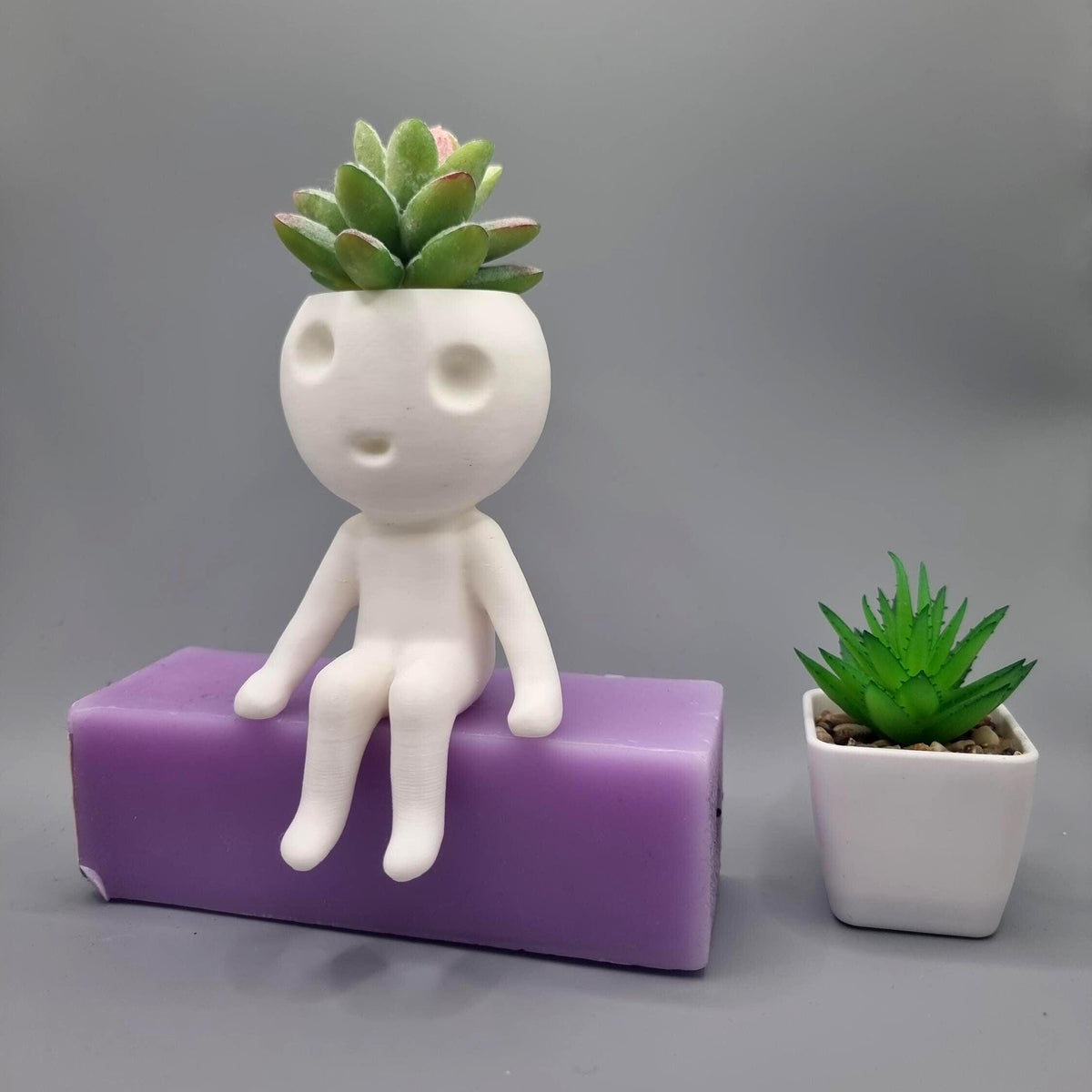 Kodama Sitting on a Ledge Planter - Studio Ghibli Inspired - Princess Mononoke - Planters for Succulents - Tree Spirit - Indoor Plant Pot